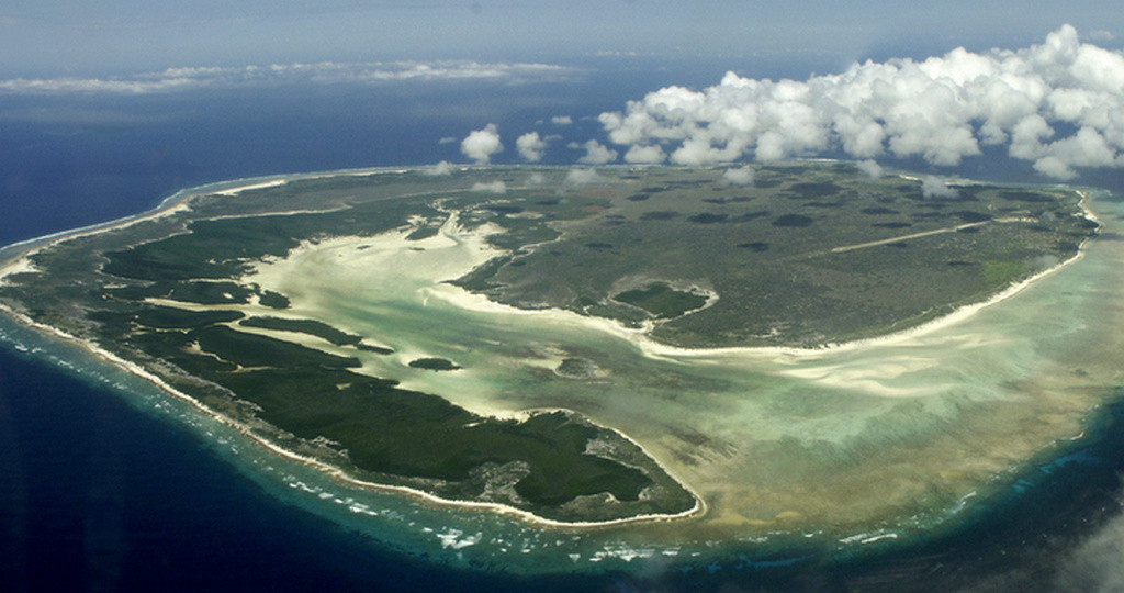 Вот она, Европа, - Европа –  остров в Мозамбикском проливе между Мадагаскаром и Африкой.